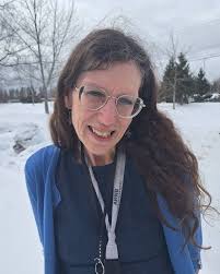 Our 𝐇𝐞𝐫𝐢𝐭𝐚𝐠𝐞 𝐑𝐞𝐬𝐨𝐮𝐫𝐜𝐞 𝐌𝐚𝐧𝐚𝐠𝐞𝐫, Evelyn Fidler, has  worn many hats at Kings Landing! Originally from Port La Tour, Nova Scotia,  Evelyn first came to Kings Landing as an intern in 1991 while