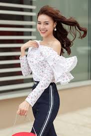 Lan ngọc cũng là nữ diễn viên được hai đạo diễn bảo nhân và namcito rất ưu ái khi liên tục xuất hiện trong 3 phần liên tiếp của loạt phim ăn khách này. Ninh DÆ°Æ¡ng Lan Ngá»c Sanh Ä'iá»u Vá»i Phong Cach Ngay He Ä'áº¹p Viá»t