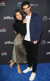 Photos From The Big Picture Today S Hot Photos E Online Jane The Virgin Jane The Virgin Rafael Gina Rodriguez
