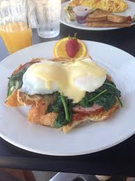 Eggs Benedict On Croissant With Spinach La Conversation West Hollywood Eggs Benedict Breakfast Food
