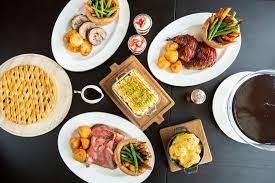 You won't believe what they eat in japan on here in the united states, traditional christmas meals usually consist of a turkey or a roast, a glass. Christmas In Abu Dhabi 2020 Best Places To Go For Dinner And Brunch On Christmas Eve Christmas Restaurants Time Out Abu Dhabi