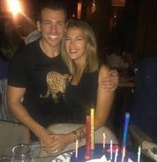 عمره الحقيقي ويشارك ابنته دنيا في هذا الأمر. Ø¯Ù†ÙŠØ§ Ø³Ù…ÙŠØ± ØºØ§Ù†Ù… ØªØ­ØªÙÙ„ Ø¨Ø¹ÙŠØ¯ Ù…ÙŠÙ„Ø§Ø¯ Ø²ÙˆØ¬Ù‡Ø§ Ø¨Ø­Ø¶ÙˆØ± Ù†Ø¬ÙˆÙ… Ø§Ù„ÙÙ† ØµÙˆØ±