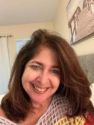 Lori Lesser's Instagram, Twitter & Facebook