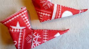 Pour noël on se dépasse et on décore sa table de fêtes avec des serviettes originales ! Les Serviettes Bottes De Lutin Activites Manuelles De Noel Grandir Avec Nathan
