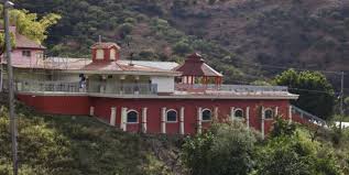 In all, the six homes are expected to fetch a minimum of 19.5 million pesos — the equivalent of $1 million. Drug Trafficking In Mexico Armed Group Loots Home Of El Chapo S Mother In Sinaloa News El Pais In English