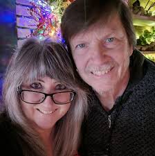 Couple seeks dog-friendly vacation spot in Illinois