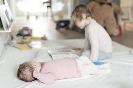 Kleinkind Und Baby Sieben Ideen Um Die Erste Zeit Zu Vereinfachen