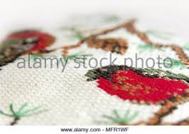 Der kreuzstich ist eine fadengebundene stickerei, deshalb ist unbedingt darauf zu achten folgende. Stickvorlage Kreuzstich Weihnachten Mit Hirsch Und Schneeflocken Stockfotografie Alamy