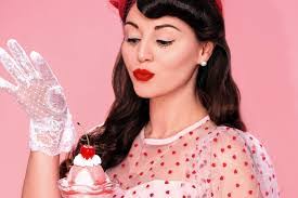 Caroline Browning's Instagram, Twitter & Facebook