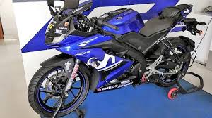 The 149 cc sohc single cylinder present in the yamaha r15 v2.0 is capable of producing 17 ps of maximum power and 15 nm of peak torque. Yamaha R15 Motogp Changes Pic Launch Details Movistar Edition