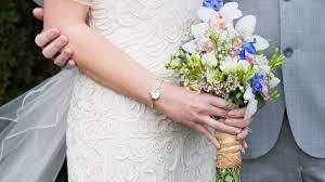 Per un matrimonio originale, meglio un abito da sposa particolare, come quelli in stile anni '50. 5 Abiti Da Sposa Colorati Per Over 50 Pg Magazine