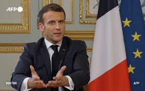 Emmanuel macron devrait également se vouloir pédagogue pour inciter les français à suivre les gestes barrières pour limiter la propagation du cette prise de parole devrait également servir au chef de l'etat à annoncer des mesures de soutien de l'économie. Agence France Presse On Twitter Emmanuel Macron Prononcera Une Allocution A 20h Aujourd Hui Annonce L Elysee Afp
