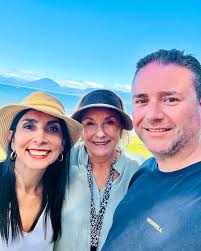 LaRutaDePinoYkarla #LagoRanco Día 5 ¡Hoy elegimos recordar al Pdte Piñera  con alegría! Agradecemos con el alma a la familia Piñera Morel por  permitirnos ser parte de la íntima misa en bahía Coique