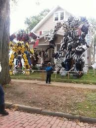 A Homeowner In Cleveland Ohio Halloween Decorations Transformers Memes Transformers Transformer Halloween