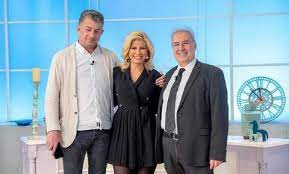 Οι δημοσιογράφοι συλλέγουν πληροφορίες, είτε προφορικά είτε γραπτά. Aun7zukgtbgvmm