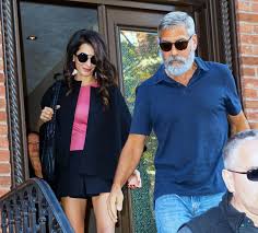 Ihre mutter baria alamuddin arbeitet als auslandskorrespondentin für die zeitung al hayat. Amal Clooney Wears Black Miniskirt For Fifth Wedding Anniversary