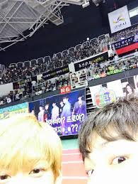 Grubun ismi 'sonuna kadar gideceğiz'. Got7 Jb Bambam Snap A Picture With Ahgases During Isac Celeb Social Media Pictures Onehallyu