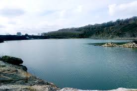 I numeri non sono noti, ma c'è chi parla di almeno 5/10mila persone arrivate nei pressi del lago di mezzano, nel comune di valentano, tra lazio e toscana, per ballare senza alcun tipo di. Sulla Via Dei Farnese Sino Al Lago Di Mezzano Nella Caldera Di Latera In Doppio Appuntamento Tusciaup