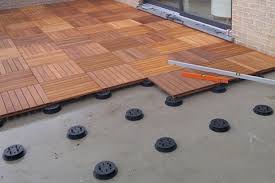 La cornière en pvc blanche de section 100 x 100mm est également un élément de décoration intérieure. Plots De Terrasse Comment En Choisir Le Nombre