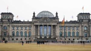 Η βουλή των ελλήνων στεγάζεται στο γνωστό κτίριο της πλατείας συντάγματος. Germanikh Boylh H Ellada Parabiase To Die8nes Dikaio Ston Ebro Gr News