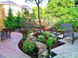 Design Side Of The House Do It Yourself Landscaping Ideas Jpg 1166 875 Small Backyard Landscaping Backyard Landscaping Designs Small Backyard