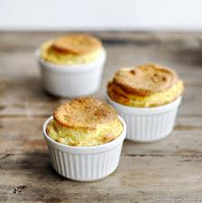 Petits Souffles Legers Au Fromage Recette Recette Apero Facile Recette Souffle Au Fromage Recette