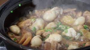 海边人吃鸡有一套 加入几个生蚝味道比放鸡精还要鲜 看着流口水 youtube make it yourself