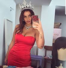 La regina del twerk nasceva proprio il 17 maggio del 1994 a bologna e i festeggiamenti non potevano che essere in grande. Mediatica Excentrica Y Salvaje Como Es La Vida De Elettra Lamborghini La Nieta Del Creador De Super Deportivos Infobae