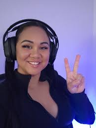 Me Stud the Barbarian. Me seek free online campaign. Me GreatAxe burns red  for foes. Me no like talk much. Me like Rage, good beer, good Woman.  Sometime accidentally hit friends, sorry.