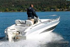 Vendo motore fuoribordo johnson 4 cavalli, 2 tempi, 2 cilindri modello j4brhcrm fermo da anni ma in buono stato prezzo: 40 Cv Evinrude Fuorilegge Posizione Evinrude Vela E Motore