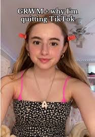 Anna Fay's Instagram, Twitter & Facebook