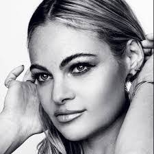 Lisa Mosko's Instagram, Twitter & Facebook