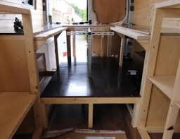 Eine matraze kann auf dem gestell liegen und die zweite matratze kann im zwischenraum unterhalb des gestelles aufbewahrt. Wohnmobil Bett Selber Bauen Kastenwagen Ausbau Abenteuer Vanlife