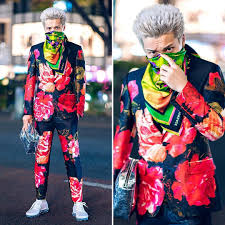 Japanese College Student Shun Madonna 77768 On The Street In Harajuku Wearing An Alexander Mcqueen Rose Print Suit With A Tokyo Fashion Fashion How To Wear