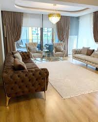 Cok Genis Ve Sik Bir Oturma Odasi Dekorasyonu Yana Kaydirip Begenmeyi Unutmayin Lutfe 2020 Oturma Odasi Fikirleri Oturma Odasi Takimlari Oturma Odasi Tasarimlari