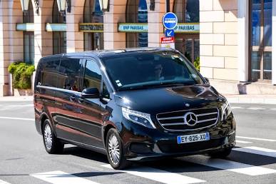 Executive Van Transfers to Lake Garda Destinations, AI generated
