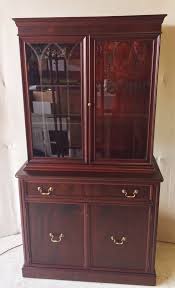 Vintage Bernhardt Mahogany China Cabinet With Glass Shelves And Lighting Exceptional Condition 285 Glass Shelves China Cabinet Antique Cabinets