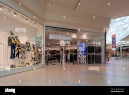 Mondovì, Cuneo, Italia - 07 dicembre 2022: Negozio di abbigliamento  Manganaro nel centro commerciale outlet di Mondovicino. Manganaro è famoso  abbigliamento italiano Foto stock - Alamy