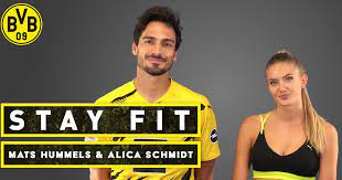 Der defensivakteur spielt seit anfang 2008 bei borussia dortmund und läuft dort vorwiegend als innenverteidiger oder im defensiven mittelfeld auf. Stay Fit Mit Mats Hummels Und Alica Schmidt
