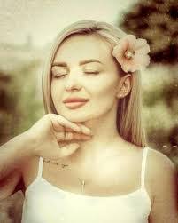 Isabel Summers's Instagram, Twitter & Facebook