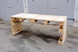 Mobel aus paletten bauen diy anleitung mit video fur tisch. Gartentisch Aus Paletten Handmade Kultur