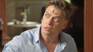 Arthur sobre Eliza em Totalmente Demais: “Por baixo dessa miséria tem uma  garota bonitinha”