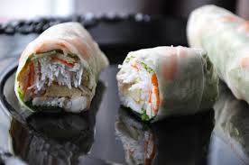Couper des feuilles de laitue. Rouleaux De Printemps Chic Gourmand