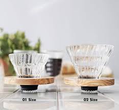 Dripper hario v60 permet de redécouvrir le formidable procédé qu'est le filtrage manuel. Hario V60 Glass Coffee Dripper Olive Wood Size 02 Best Coffee