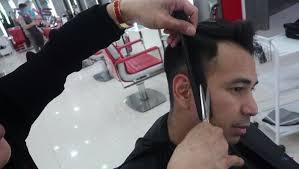 Nihhh tutorial potong rambut saya buat untuk teman teman sekalian semoga bermanfaat jgn lupa like koment seng pedesss. Sekali Potong Rambut Rp 1 3 Juta Terungkap Biaya Nyalon Raffi Ahmad Dan Gigi Mahal Karena Guntingnya Semua Halaman Nakita