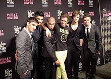 Perez hilton is an american celebrity blogger and television personality best known for online posts covering gossip items about celebrities and for posting tabloid photographs over which he has added. Perez Hilton Wikipedia La Enciclopedia Libre