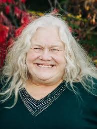 Lisa Givens's Instagram, Twitter & Facebook