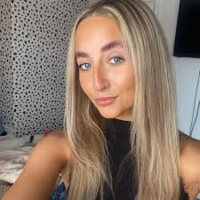 Kerry Brownbill (@KerryBrownyXx)