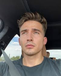 Derrick Steel's Instagram, Twitter & Facebook