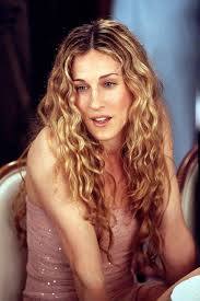 11 Times Carrie Bradshaw Made Curls Look Good Carrie Bradshaw Hair Sarah Jessica Parker Hair Carrie Bradshaw Outfits